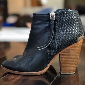 COACH ANKLE BOOTS... SZ 5.5